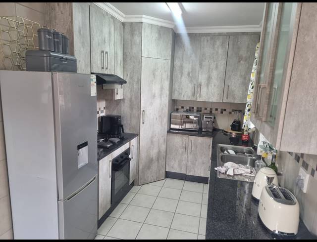 3 BEDROOM TOWNHOUSE FOR SALE IN WATERVAL EAST